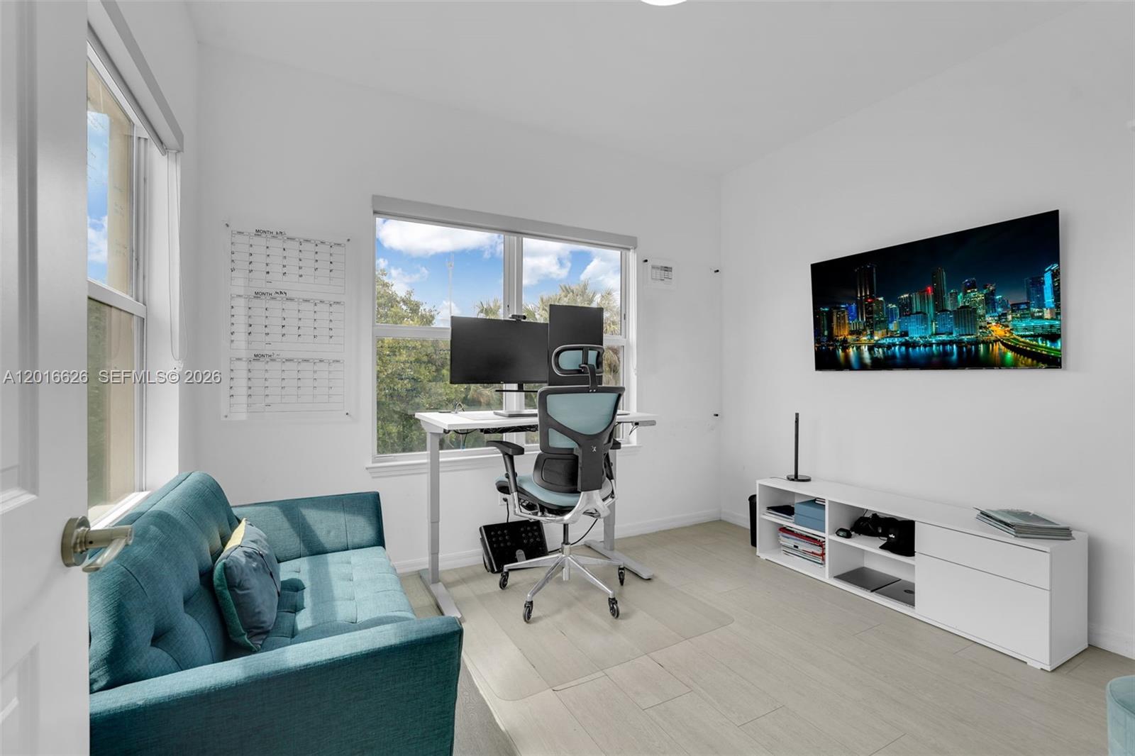 Ver detalles 4774 3 / 3 2174 sq. ft. $ 2026-05-11 0 foto