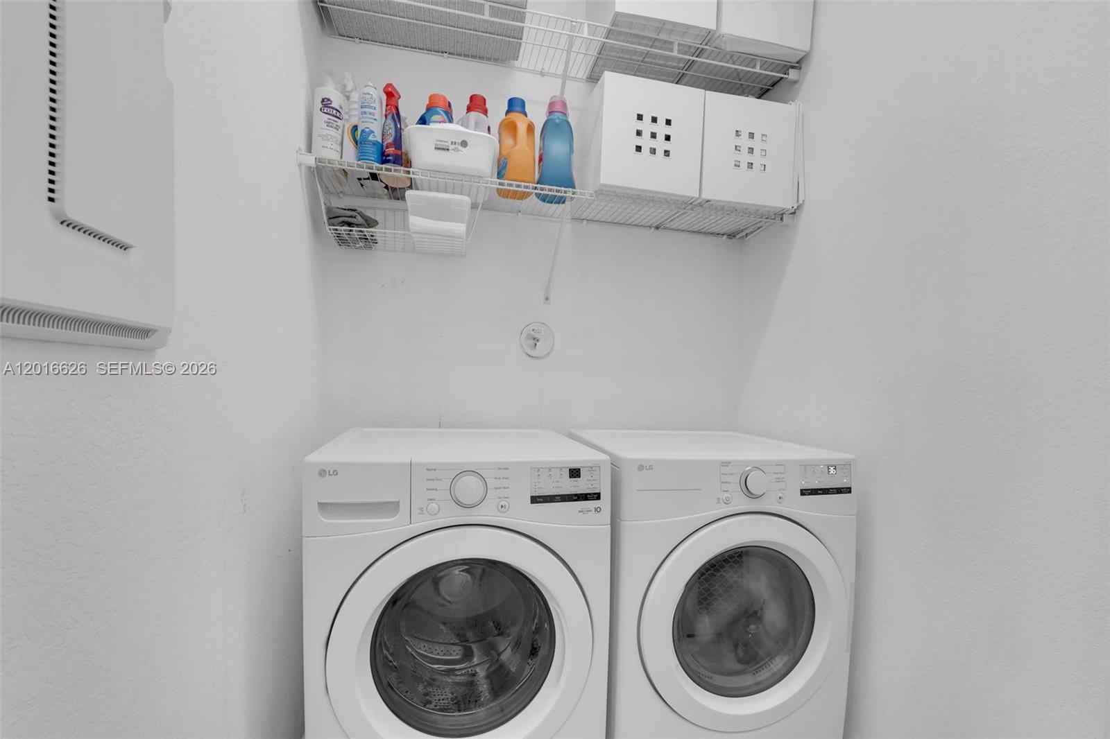 Ver detalles 4774 3 / 3 2174 sq. ft. $ 2026-05-11 0 foto