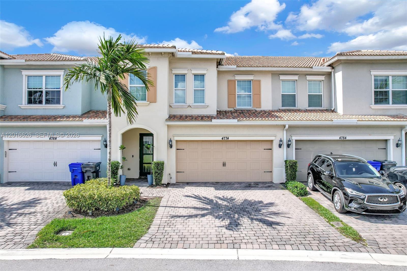Ver detalles 4774 3 / 3 2174 sq. ft. $ 2026-05-11 0 foto