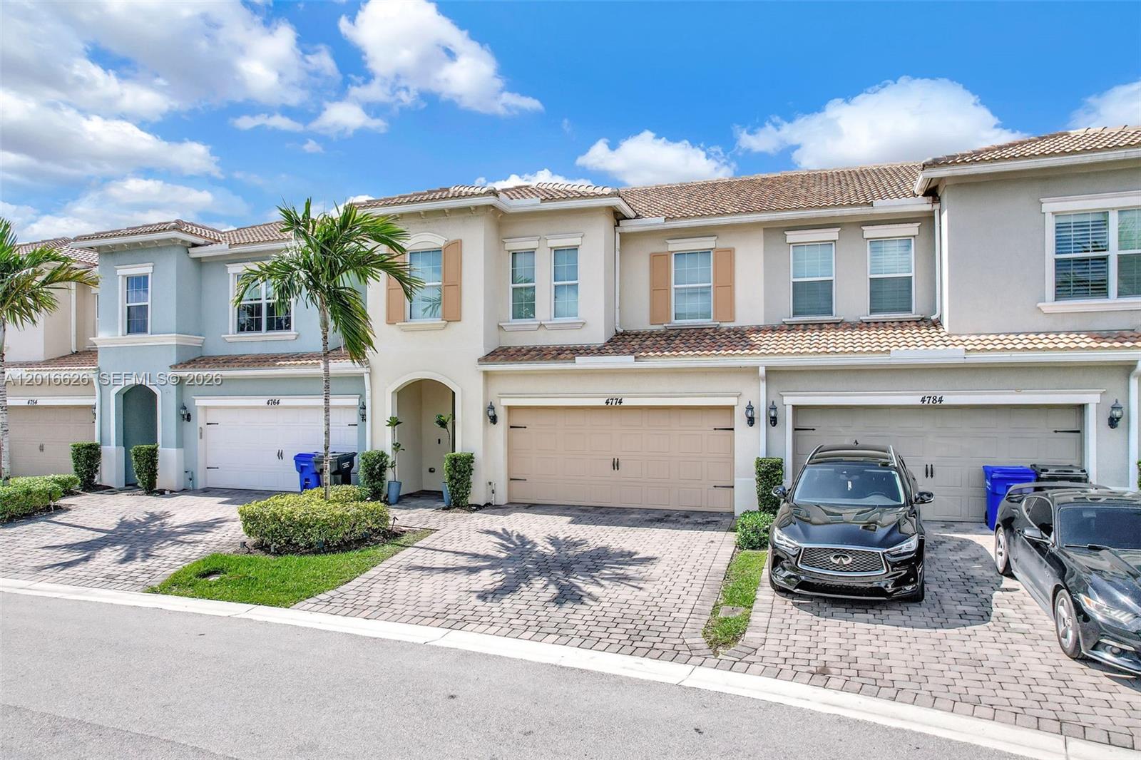 Ver detalles 4774 3 / 3 2174 sq. ft. $ 2026-05-11 0 foto