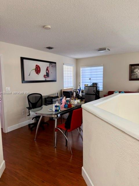 Ver detalles 14630 4 / 2 2459 sq. ft. $ 2026-05-11 0 foto