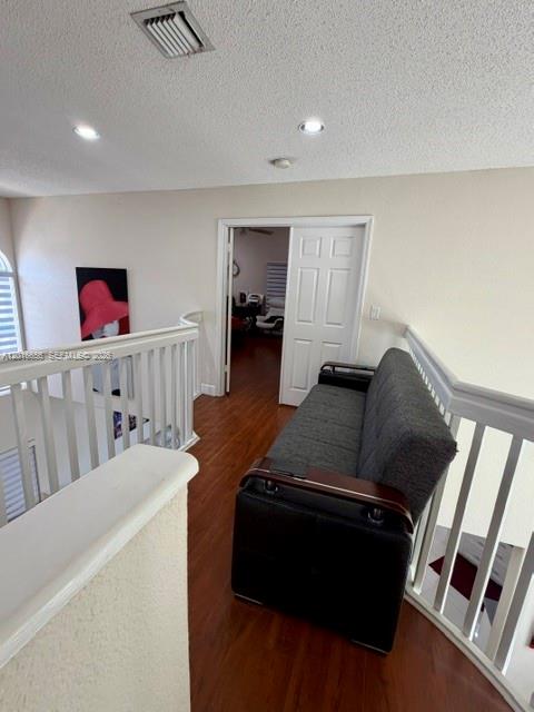 Ver detalles 14630 4 / 2 2459 sq. ft. $ 2026-05-11 0 foto