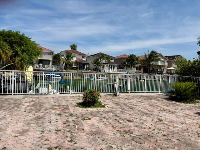 Ver detalles 14630 4 / 2 2459 sq. ft. $ 2026-05-11 0 foto