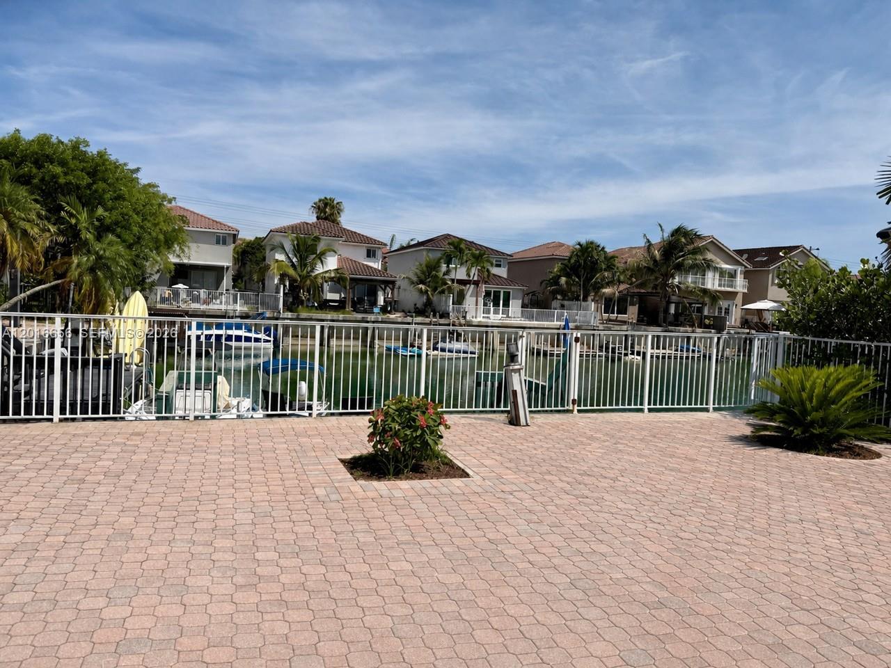 Ver detalles 14630 4 / 2 2459 sq. ft. $ 2026-08-20 0 foto