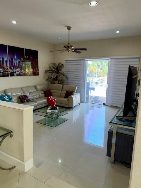 Ver detalles 14630 4 / 2 2459 sq. ft. $ 2026-05-11 0 foto