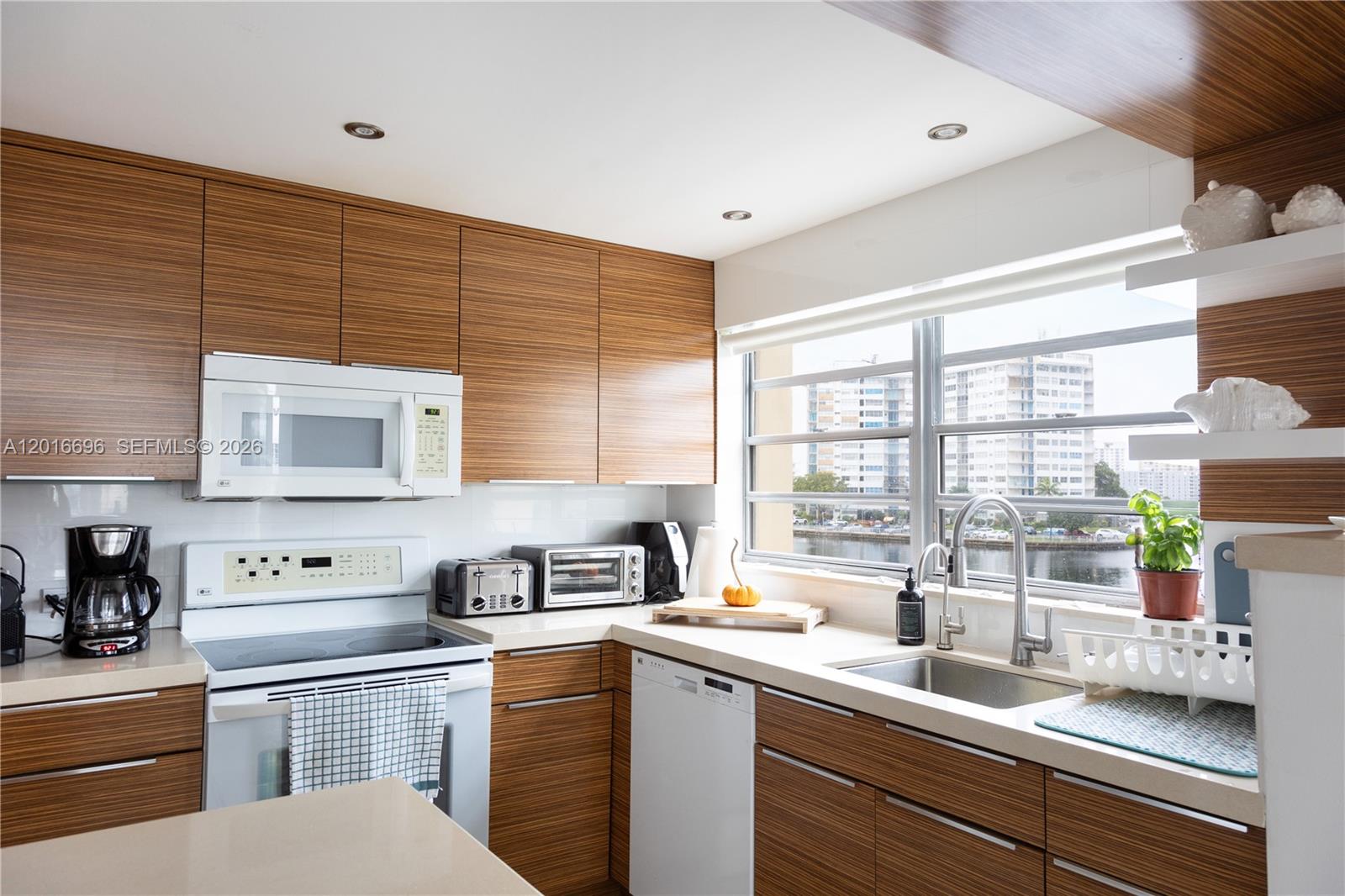Photo of 1817 Ocean Dr #320, Hallandale Beach, Florida, 33009 -
