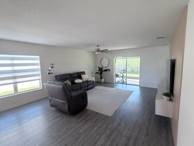 Ver detalles 1522 3 / 2 1696 sq. ft. $ 2026-06-19 0 foto
