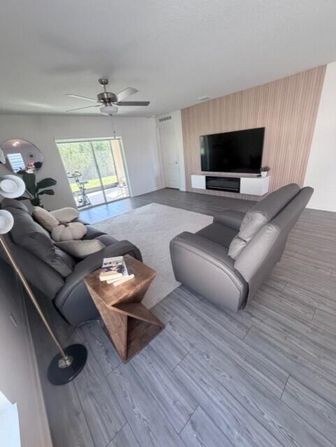 Ver detalles 1522 3 / 2 1696 sq. ft. $ 2026-06-19 0 foto