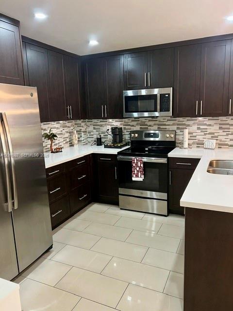 1A 1 / 1 776 sq. ft. $ 2026-05-11 0 foto