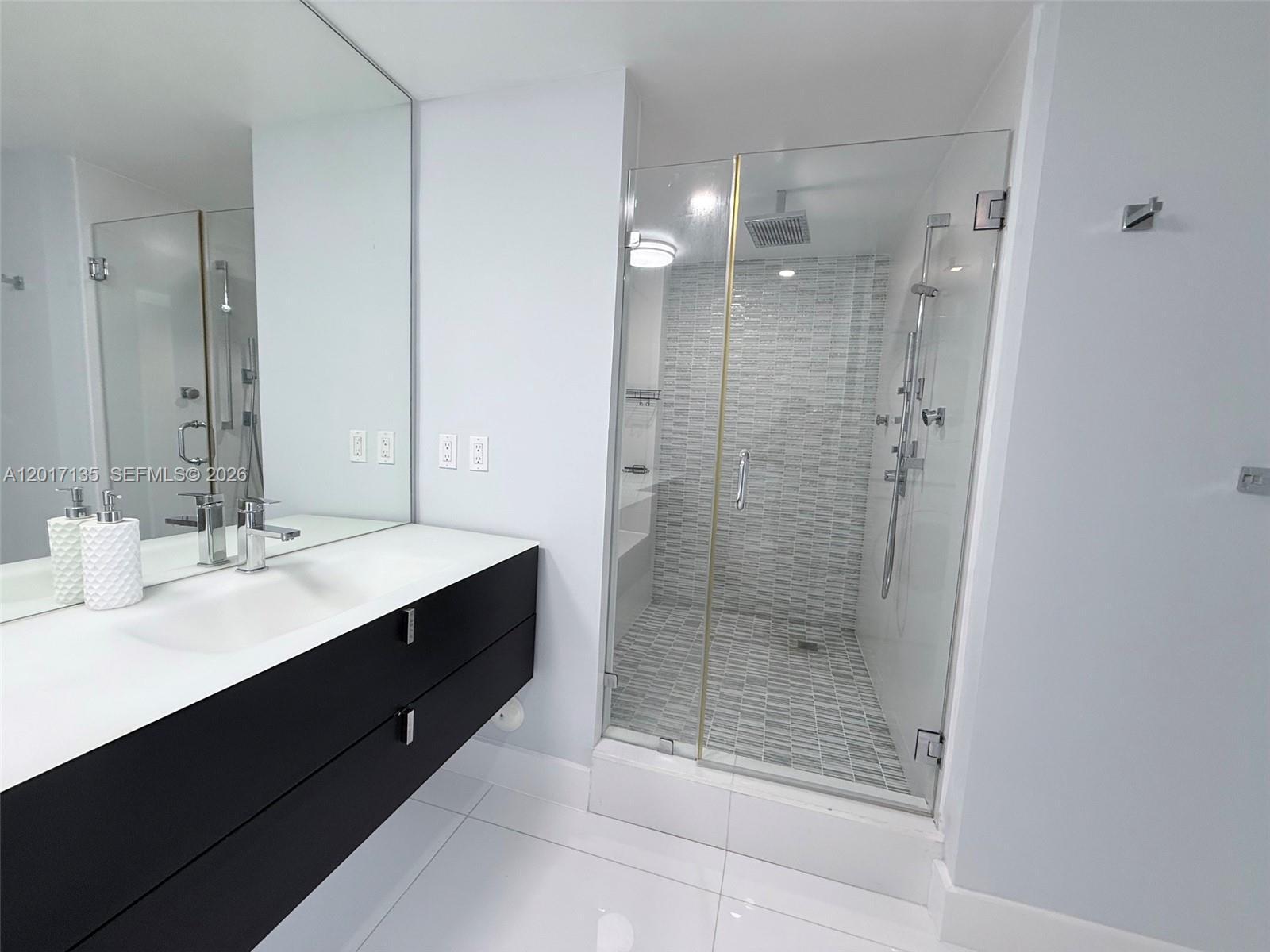 Photo of 19390 Collins Ave #907, Sunny Isles Beach, Florida, 33160 - Main bathroom