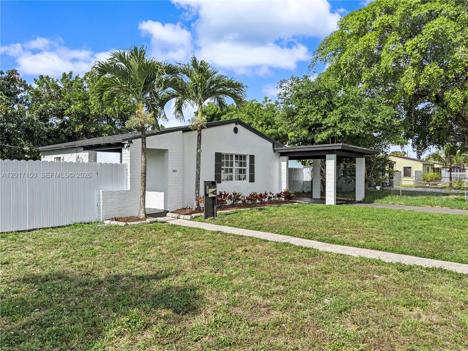 Ver detalles 580 3 / 1 960 sq. ft. $ 2026-05-14 0 foto