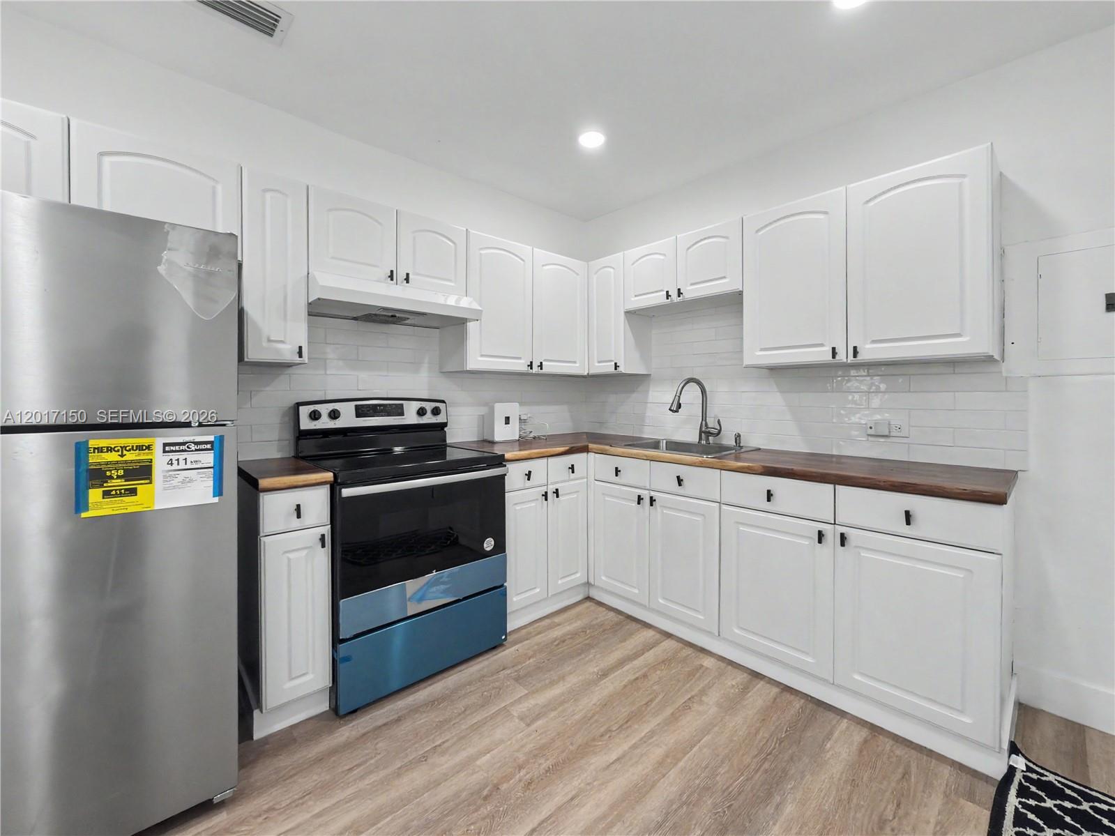 Ver detalles 580 3 / 1 960 sq. ft. $ 2026-05-14 0 foto