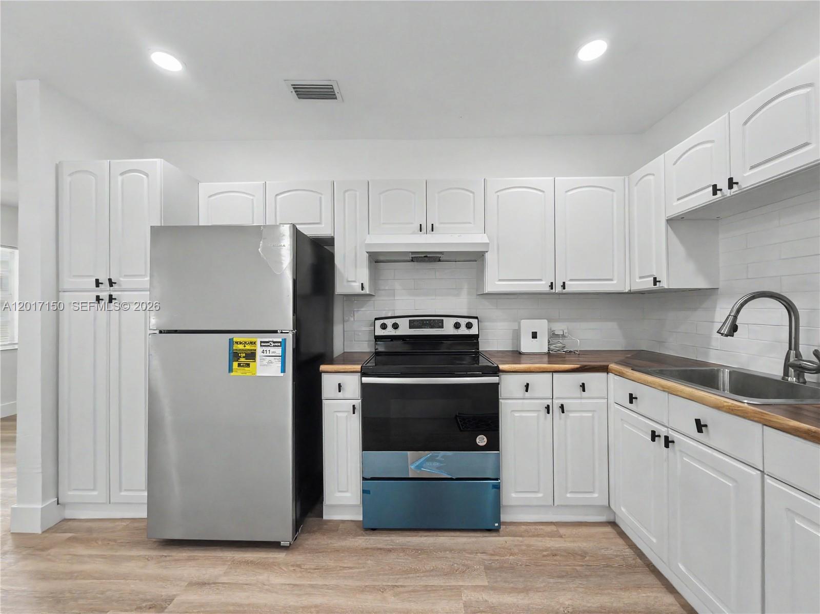 Ver detalles 580 3 / 1 960 sq. ft. $ 2026-05-14 0 foto
