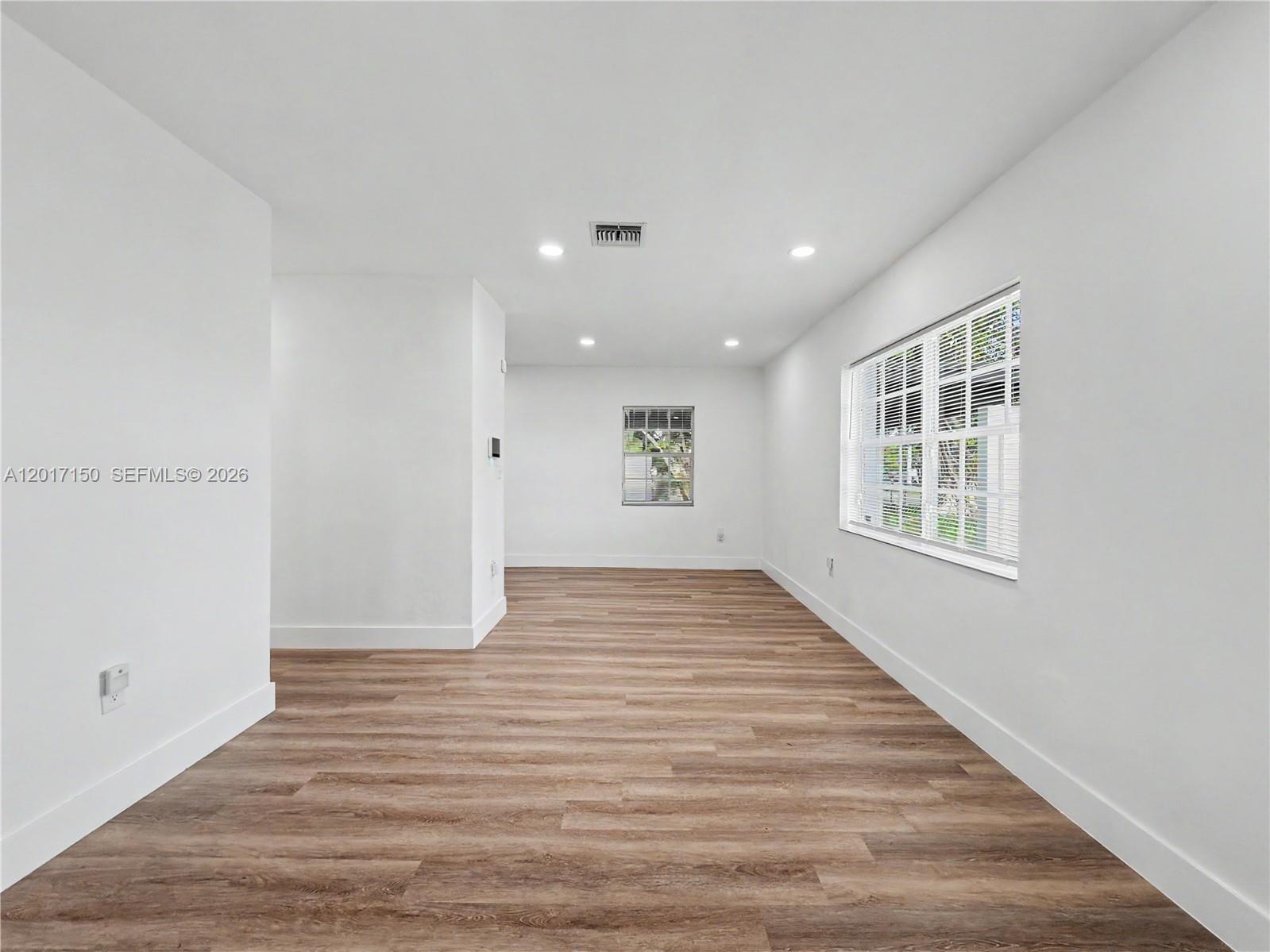 Ver detalles 580 3 / 1 960 sq. ft. $ 2026-05-14 0 foto