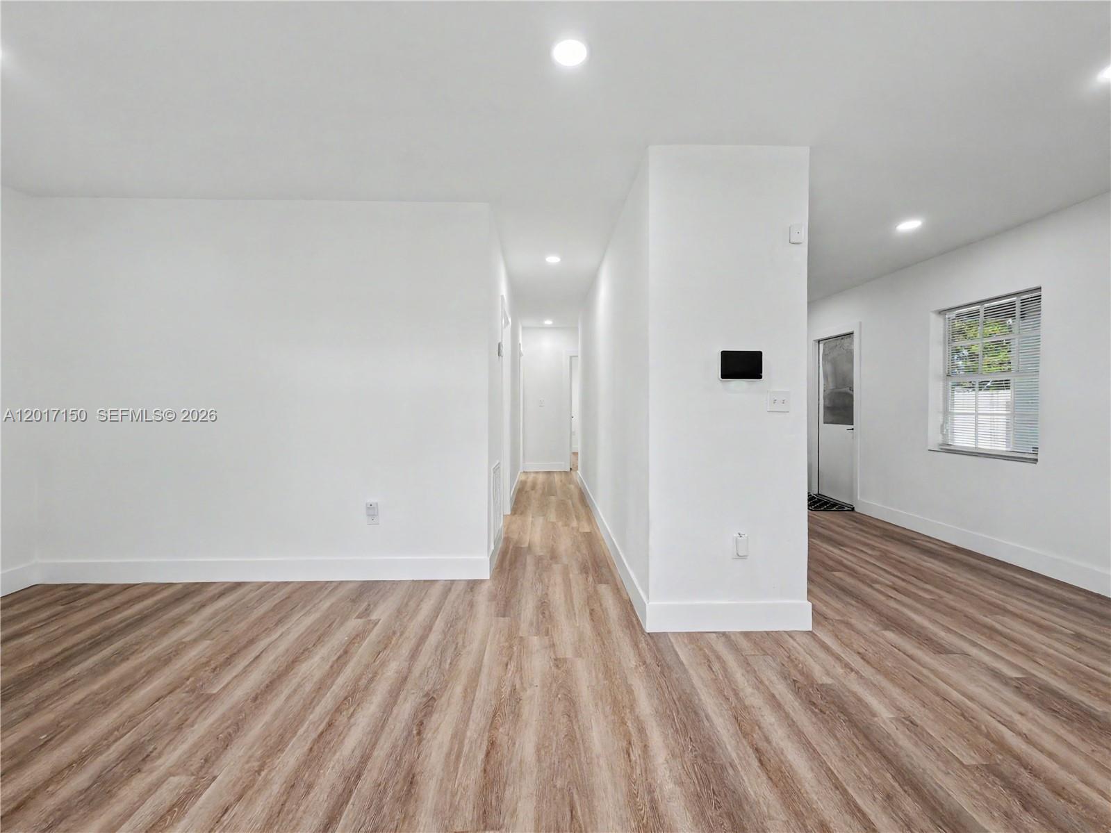 Ver detalles 580 3 / 1 960 sq. ft. $ 2026-05-14 0 foto
