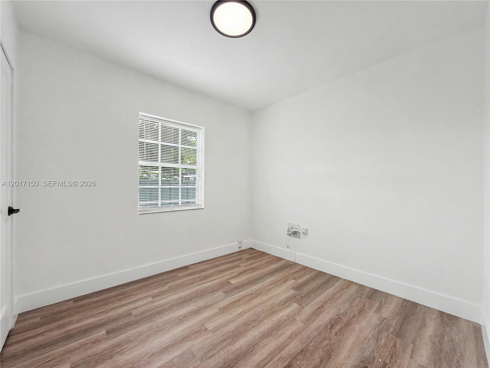Ver detalles 580 3 / 1 960 sq. ft. $ 2026-05-14 0 foto