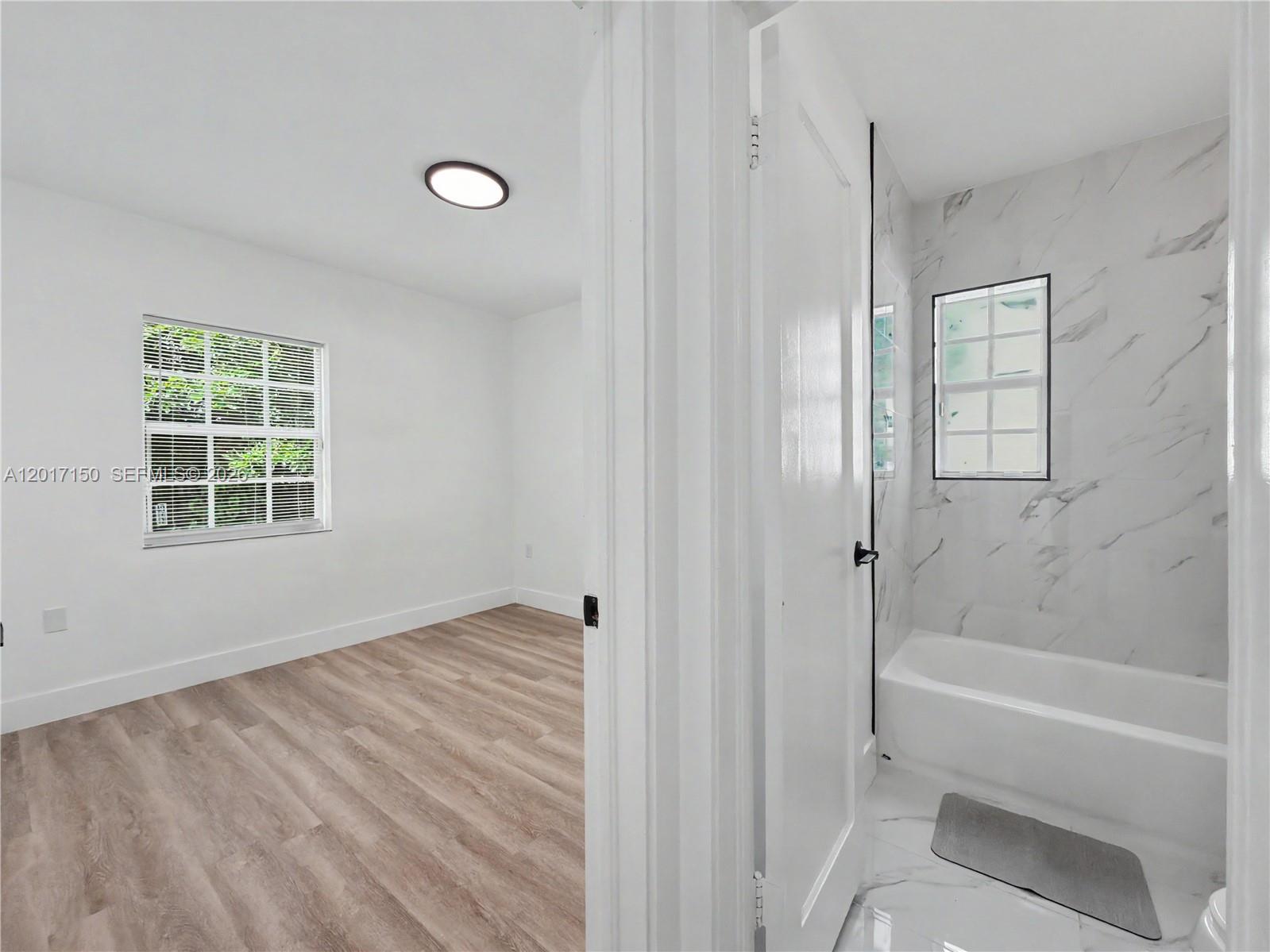Ver detalles 580 3 / 1 960 sq. ft. $ 2026-05-14 0 foto