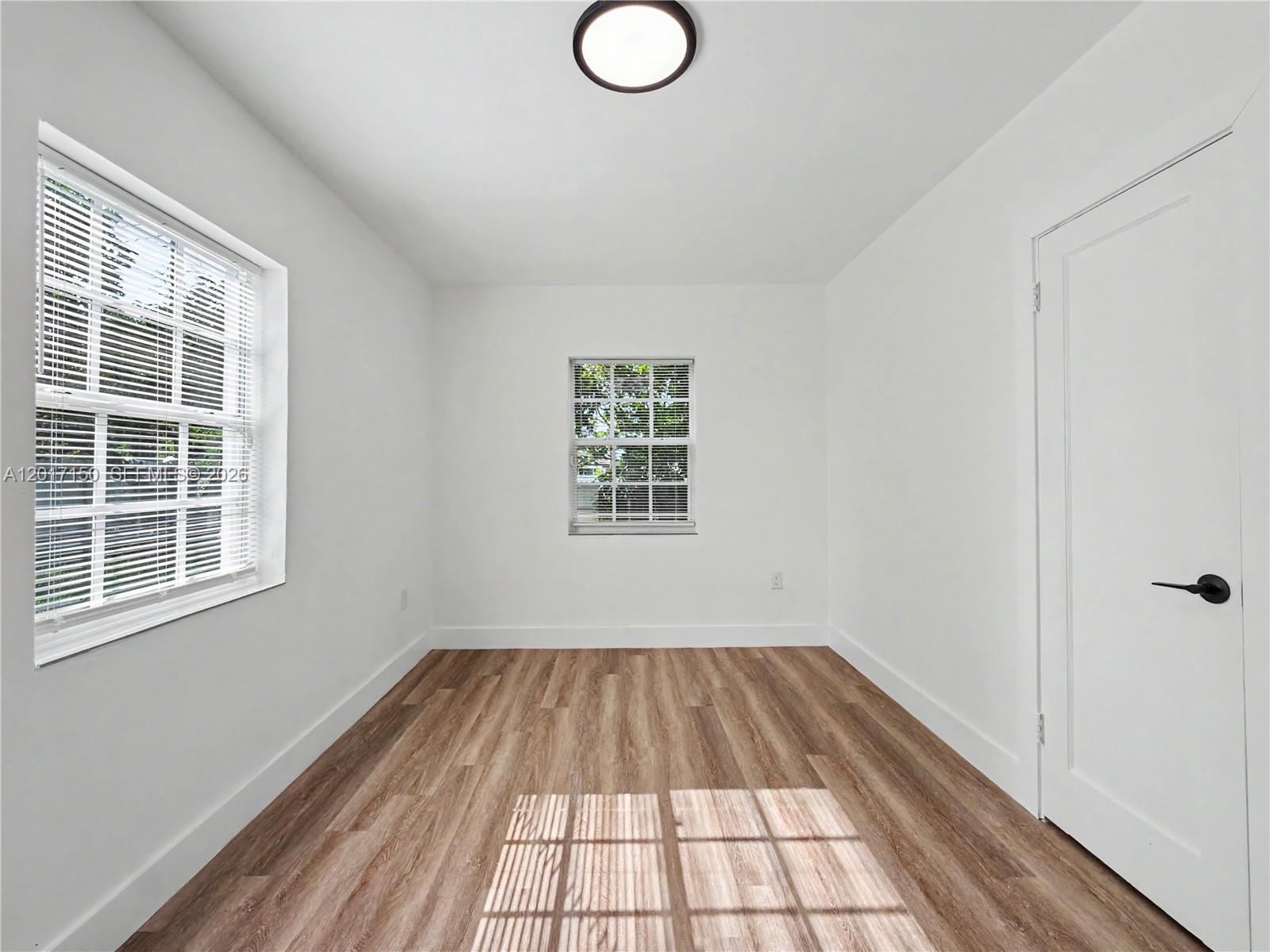 Ver detalles 580 3 / 1 960 sq. ft. $ 2026-05-14 0 foto