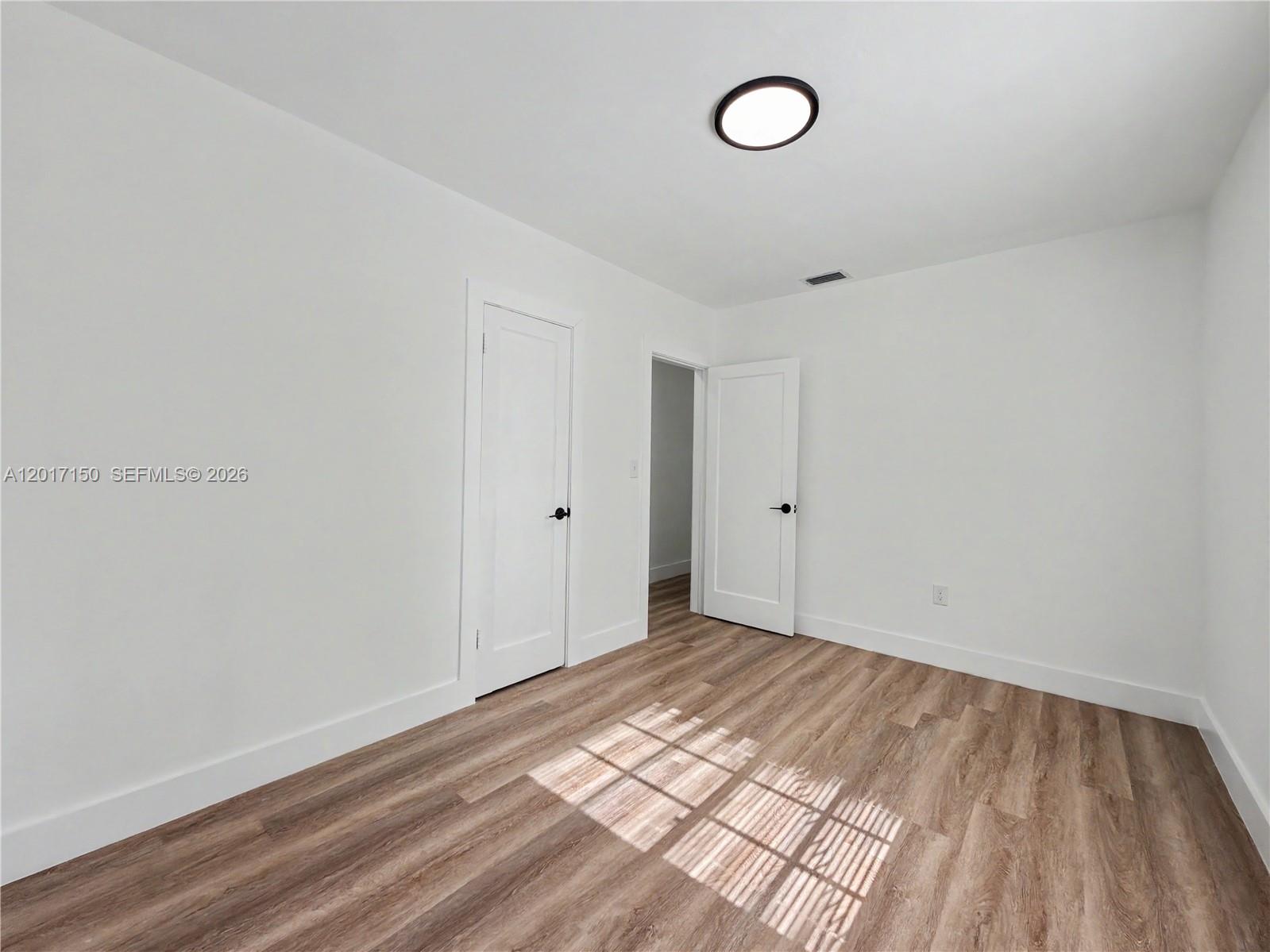 Ver detalles 580 3 / 1 960 sq. ft. $ 2026-05-14 0 foto