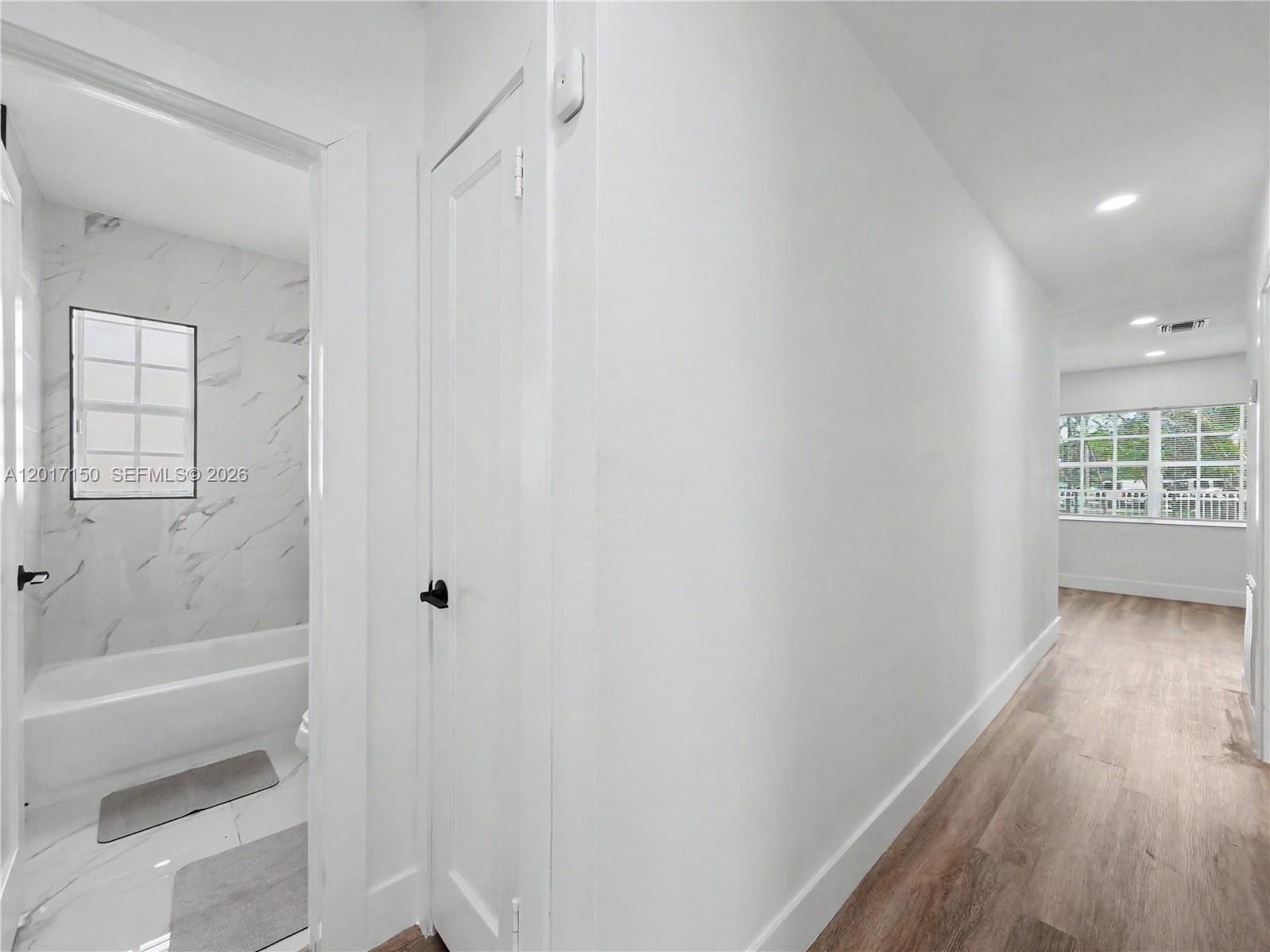 Ver detalles 580 3 / 1 960 sq. ft. $ 2026-05-14 0 foto