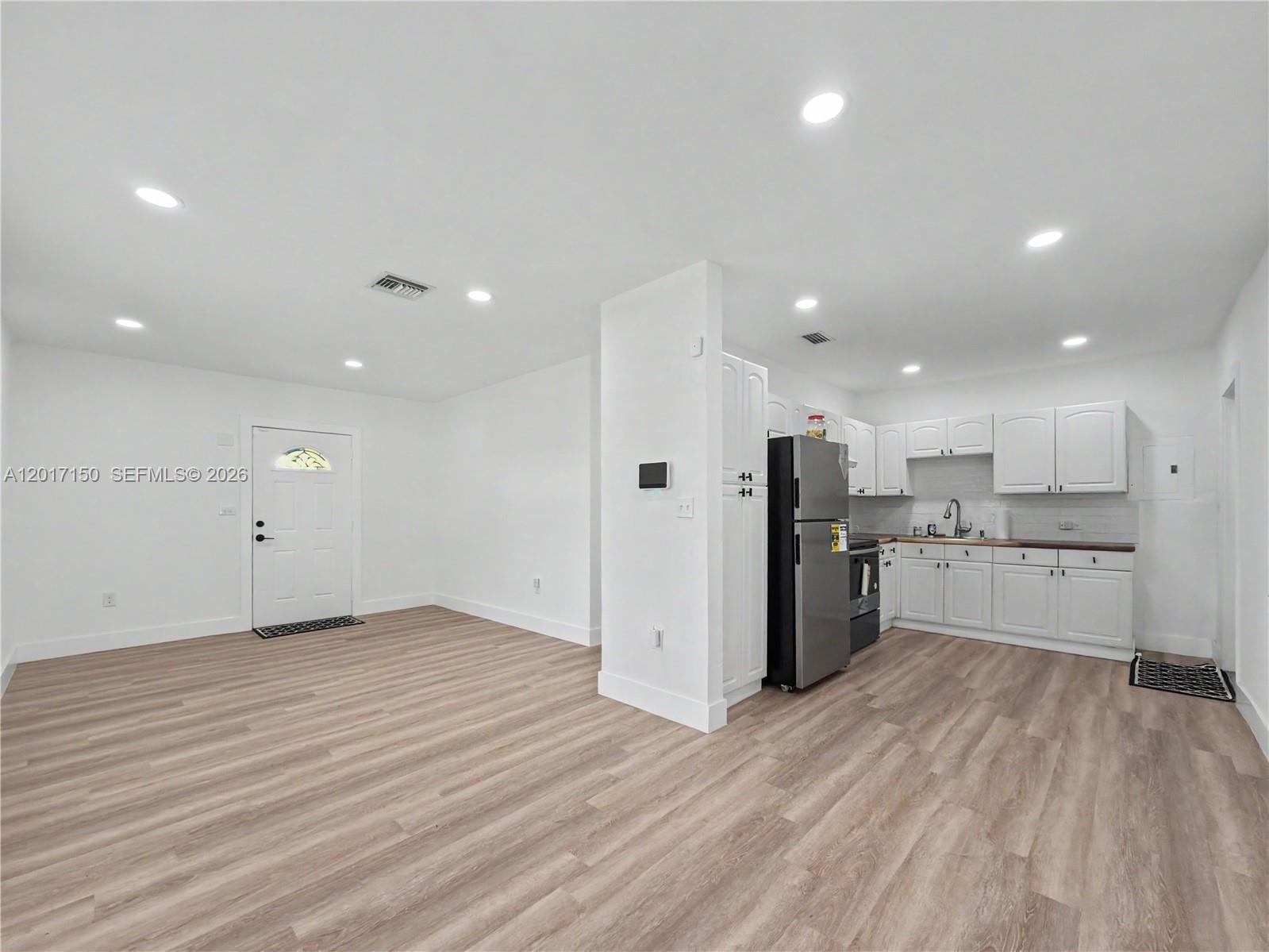 Ver detalles 580 3 / 1 960 sq. ft. $ 2026-05-14 0 foto