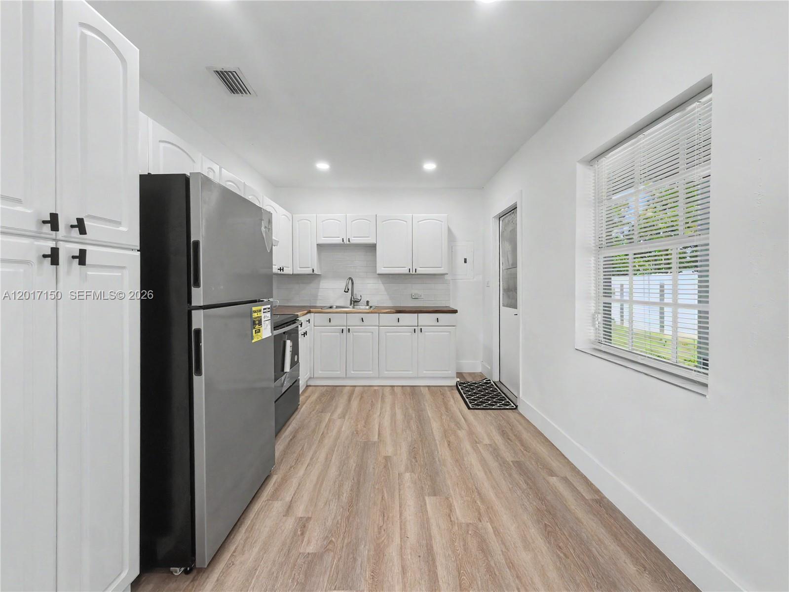 Ver detalles 580 3 / 1 960 sq. ft. $ 2026-05-14 0 foto