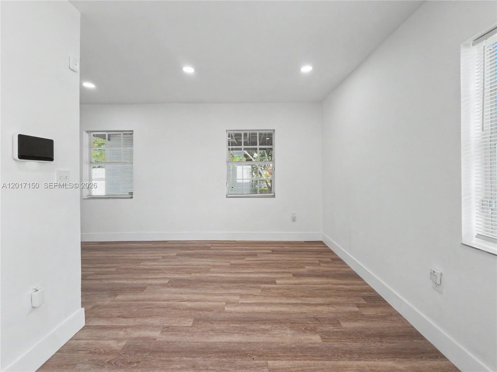 Ver detalles 580 3 / 1 960 sq. ft. $ 2026-05-14 0 foto