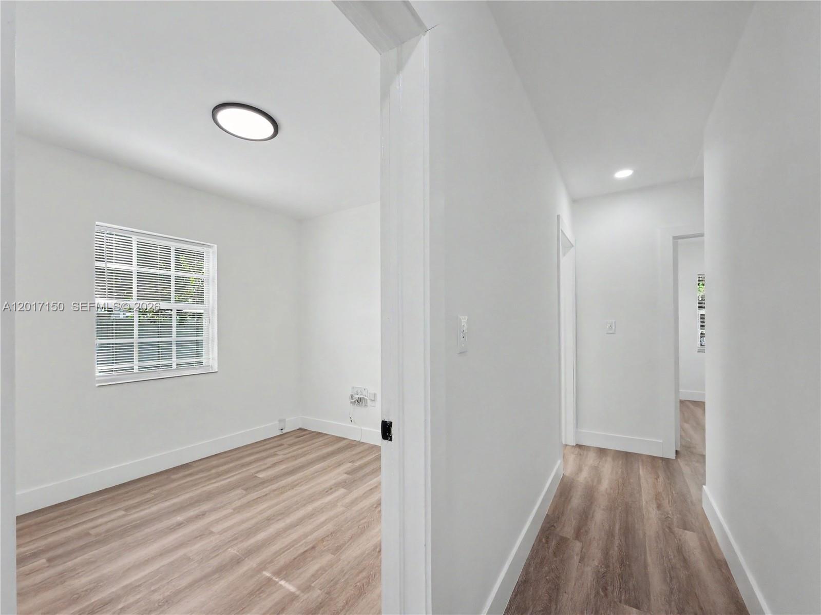 Ver detalles 580 3 / 1 960 sq. ft. $ 2026-05-14 0 foto