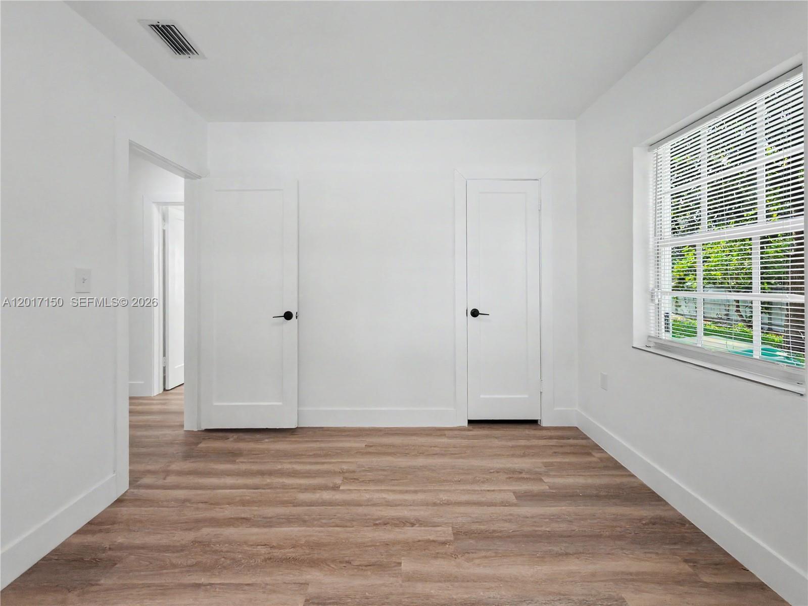 Ver detalles 580 3 / 1 960 sq. ft. $ 2026-05-14 0 foto