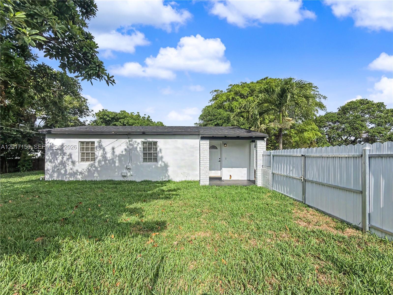 Ver detalles 580 3 / 1 960 sq. ft. $ 2026-05-14 0 foto