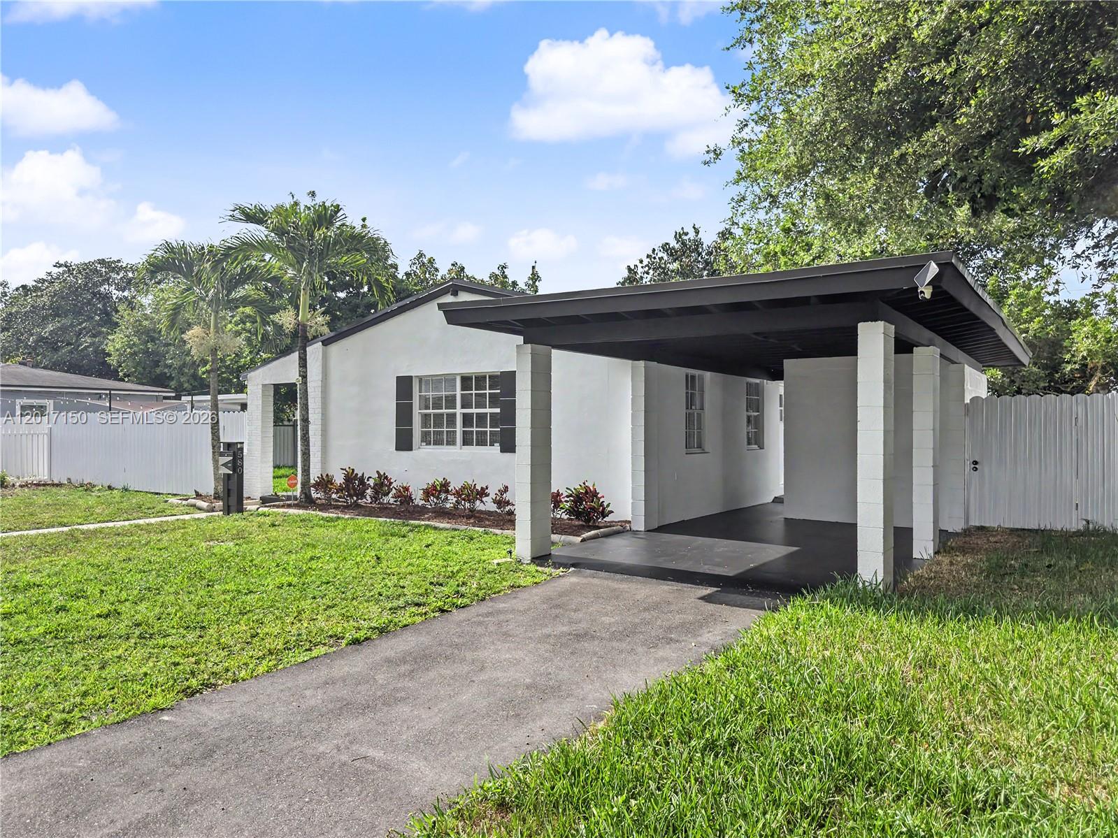 Ver detalles 580 3 / 1 960 sq. ft. $ 2026-05-14 0 foto