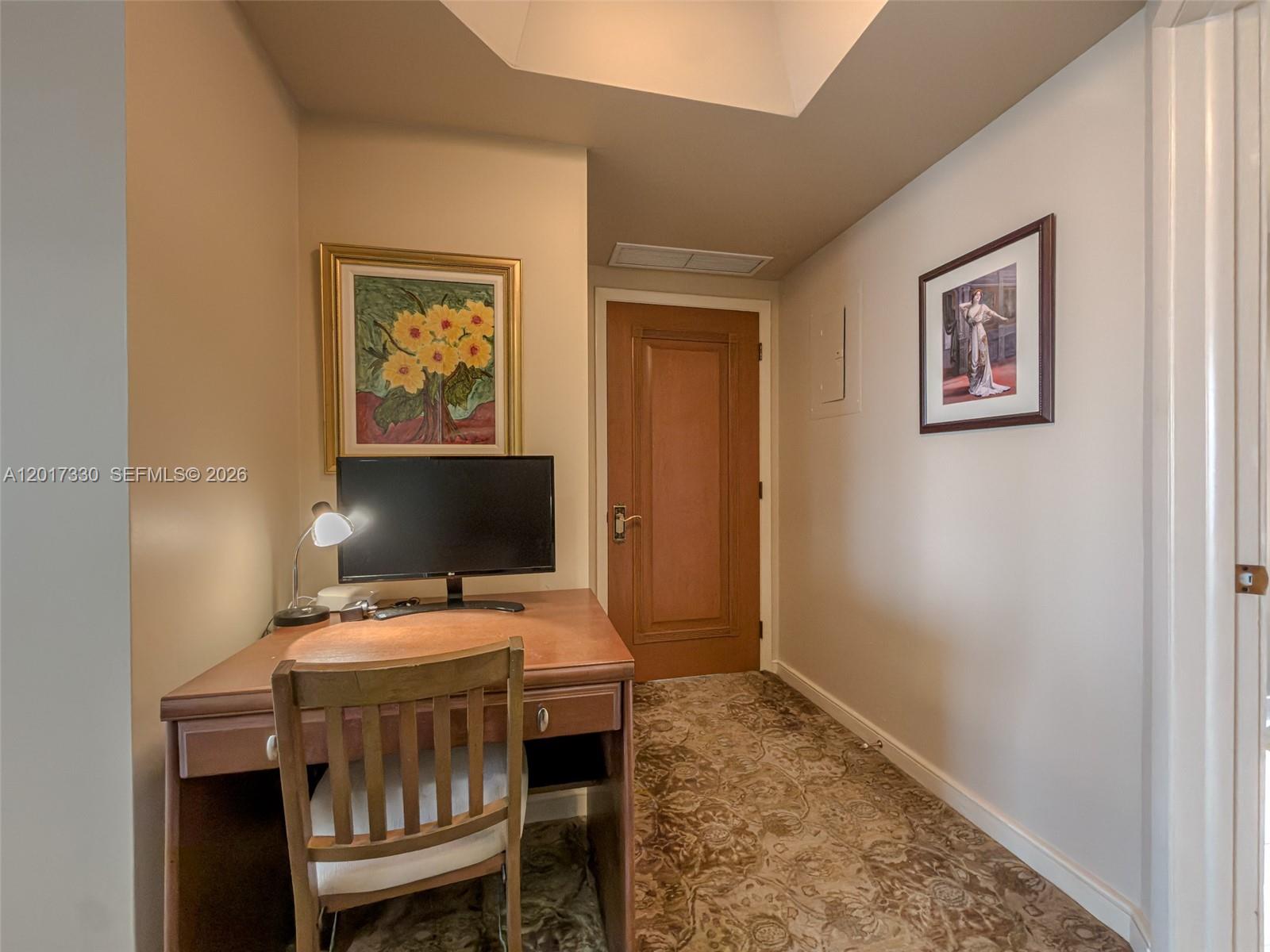 2503 2 / 2 1560 sq. ft. $ 2026-05-12 0 foto