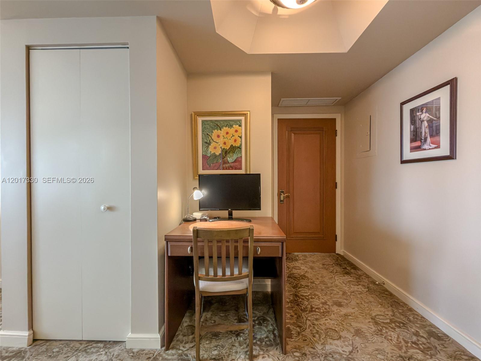 2503 2 / 2 1560 sq. ft. $ 2026-05-12 0 foto