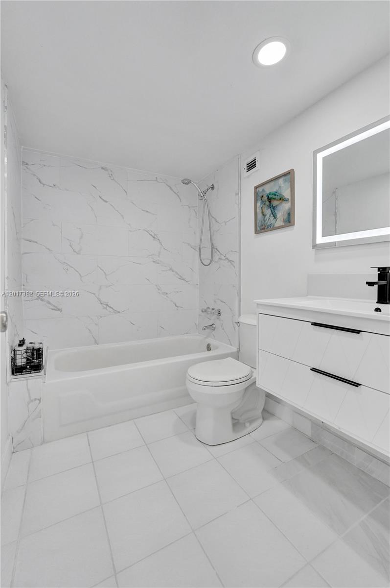 Photo of 1600 Ocean Dr  #16B, Hollywood, Florida, 33019 - 