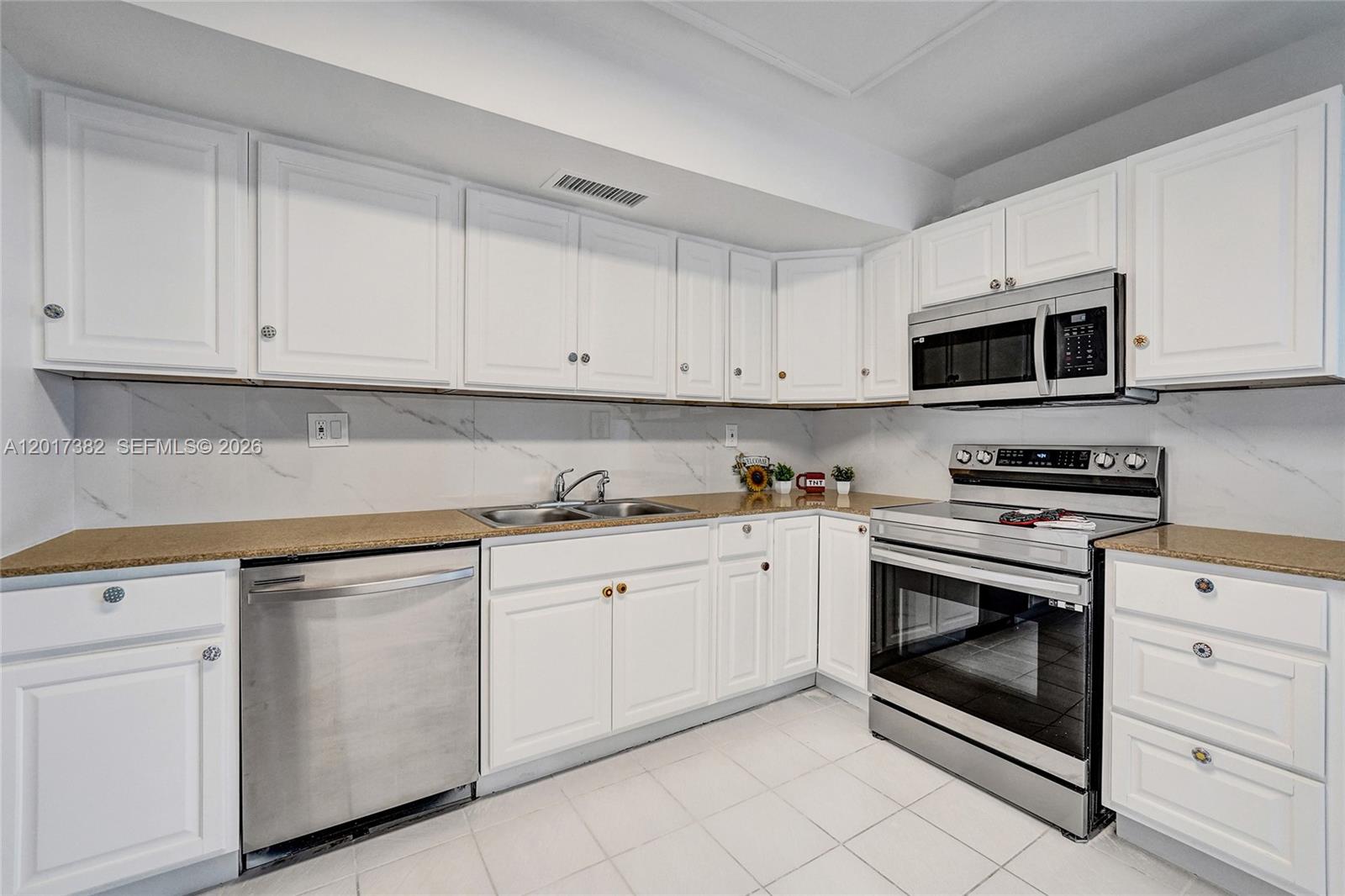Photo of 1600 Ocean Dr  #16B, Hollywood, Florida, 33019 - 