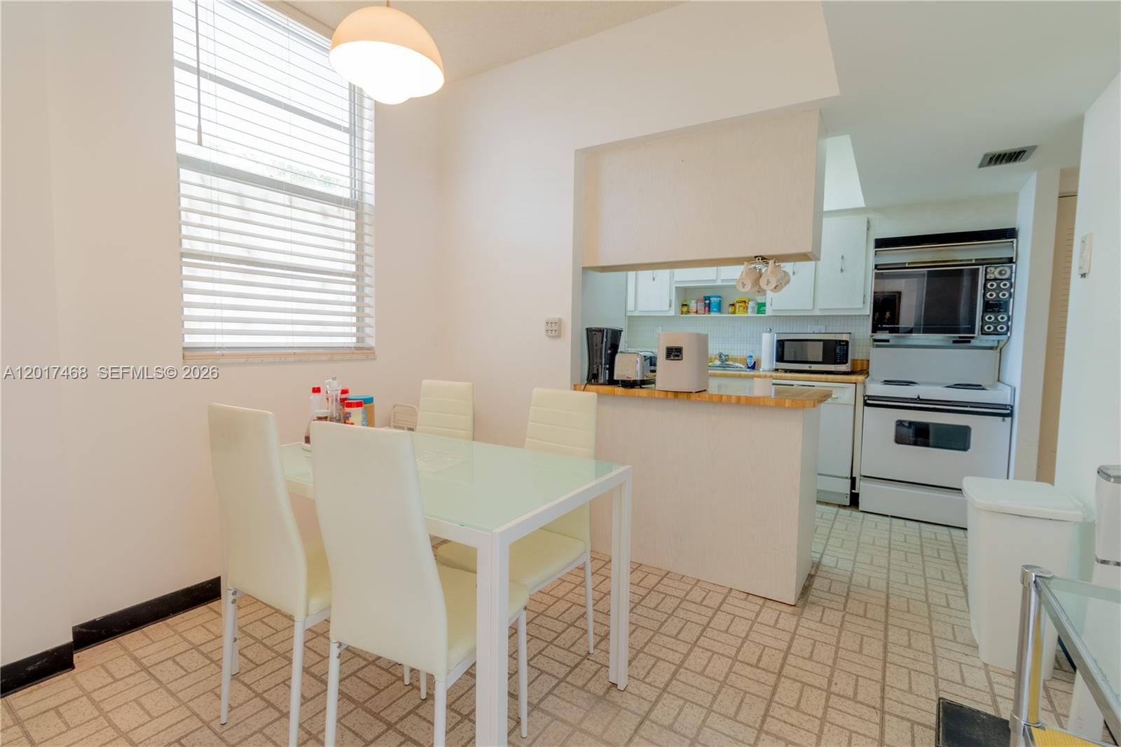 See details L12 2 / 2 1830 sq. ft. $ 2026-05-12 0 Photo