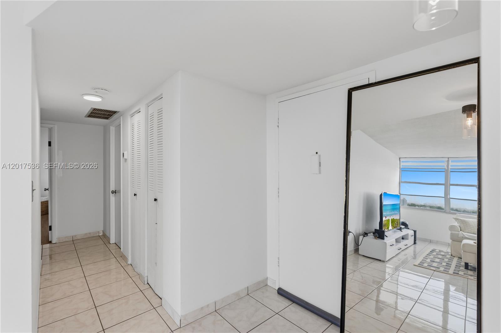 Ver detalles 806E 2 / 2 1140 sq. ft. $ 2026-05-19 0 foto