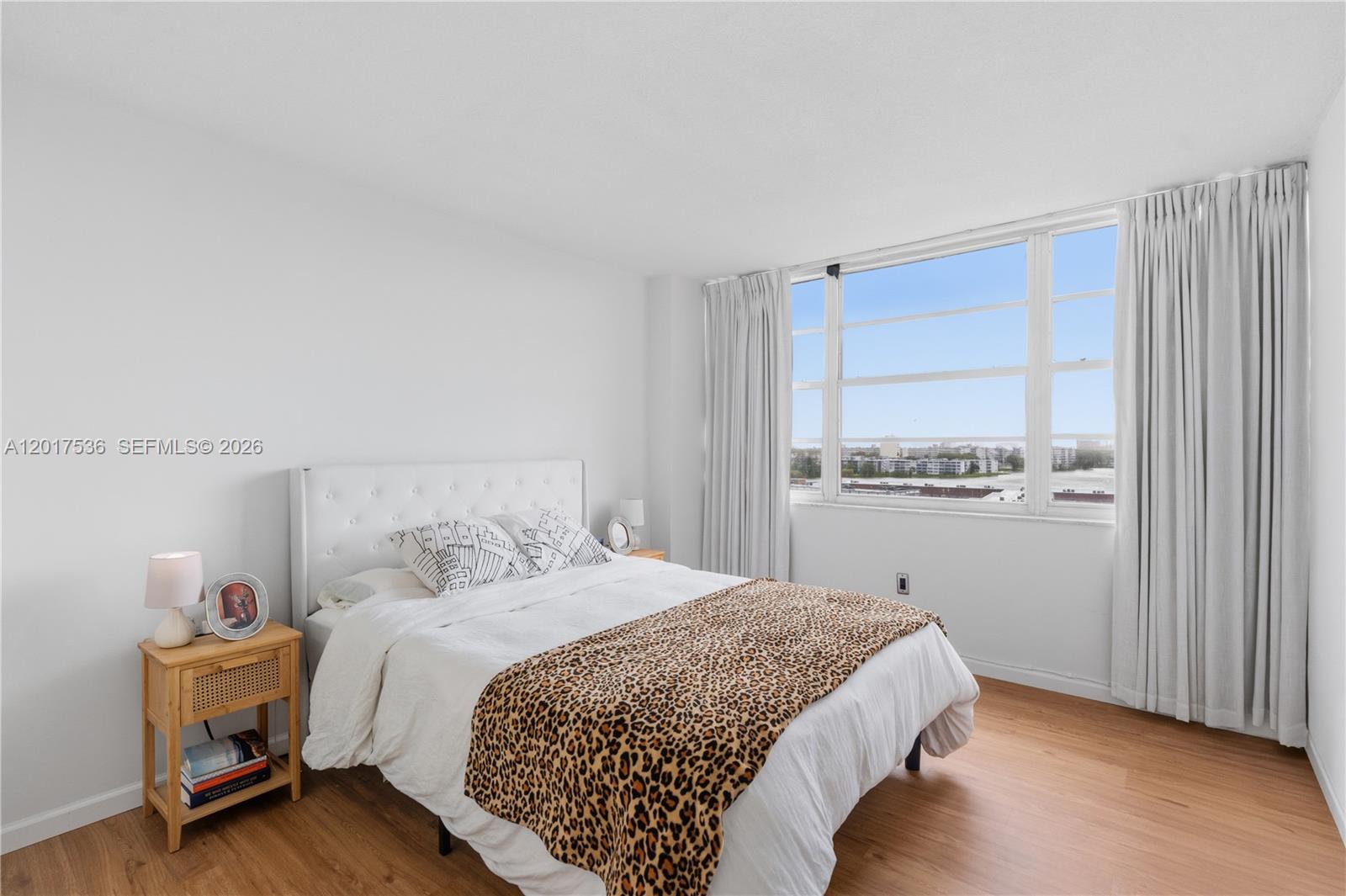Ver detalles 806E 2 / 2 1140 sq. ft. $ 2026-05-19 0 foto