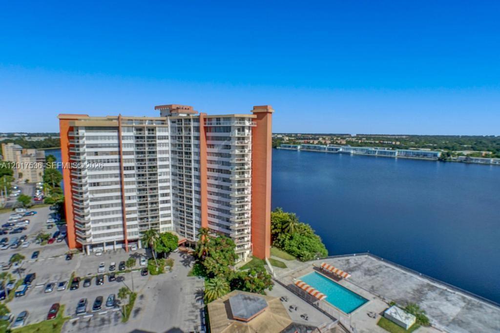 Ver detalles 806E 2 / 2 1140 sq. ft. $ 2026-05-19 0 foto