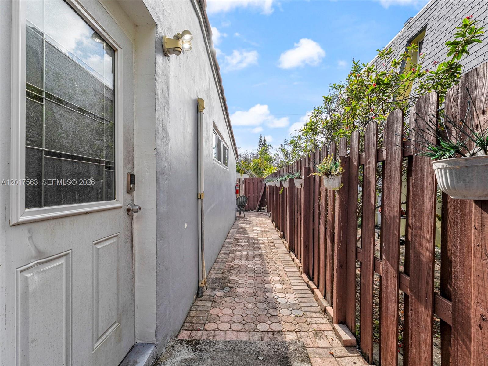 See details / 2317 sq. ft. $ 2026-05-12 0 Photo