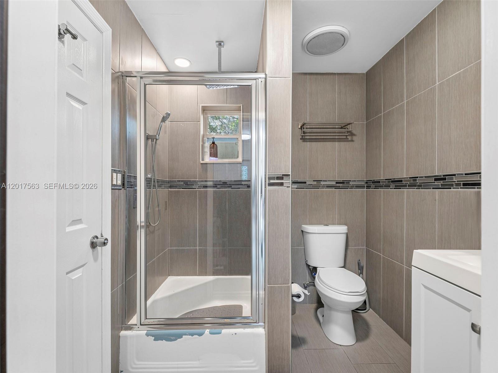 See details / 2317 sq. ft. $ 2026-05-12 0 Photo