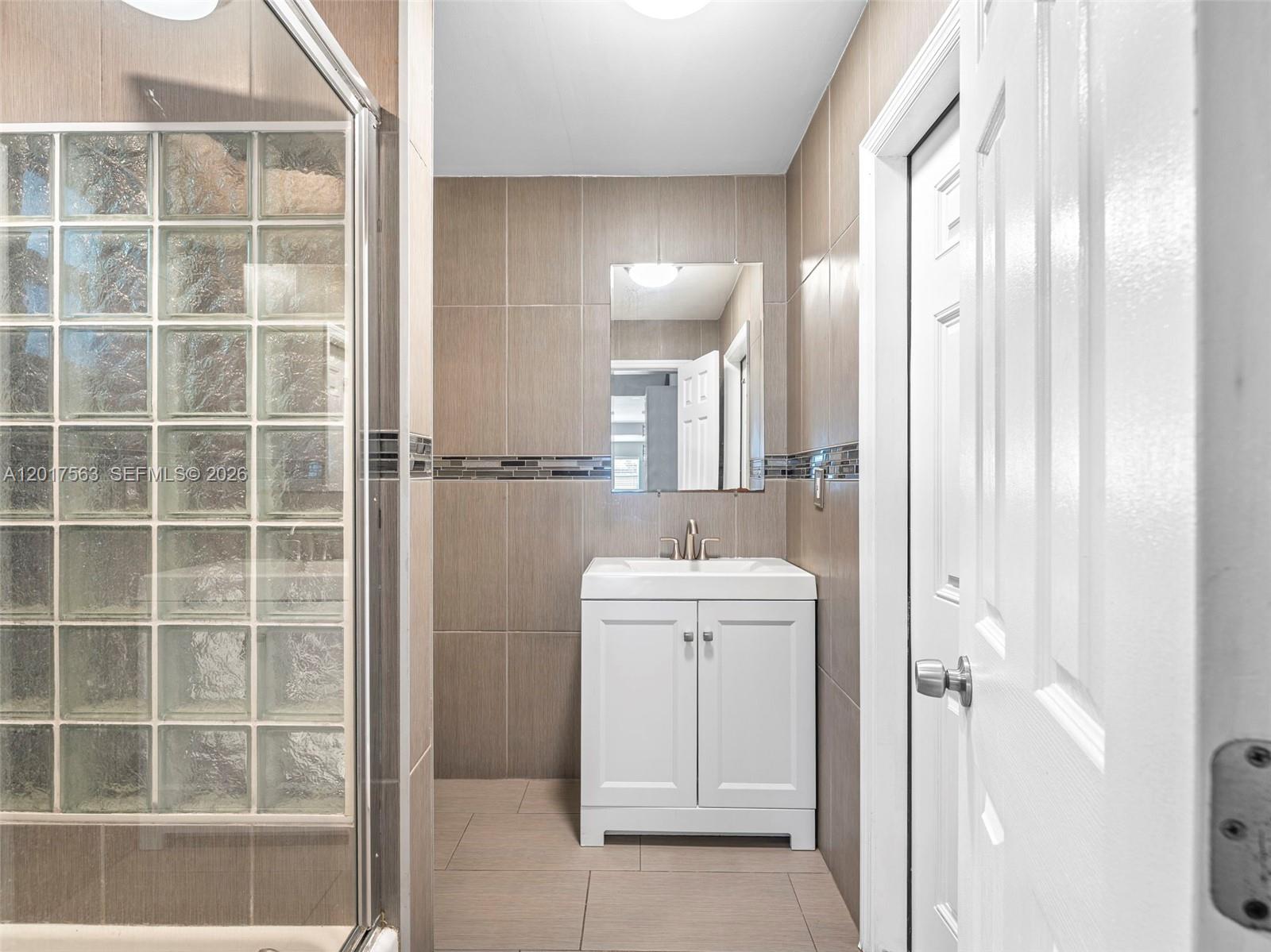 See details / 2317 sq. ft. $ 2026-05-12 0 Photo