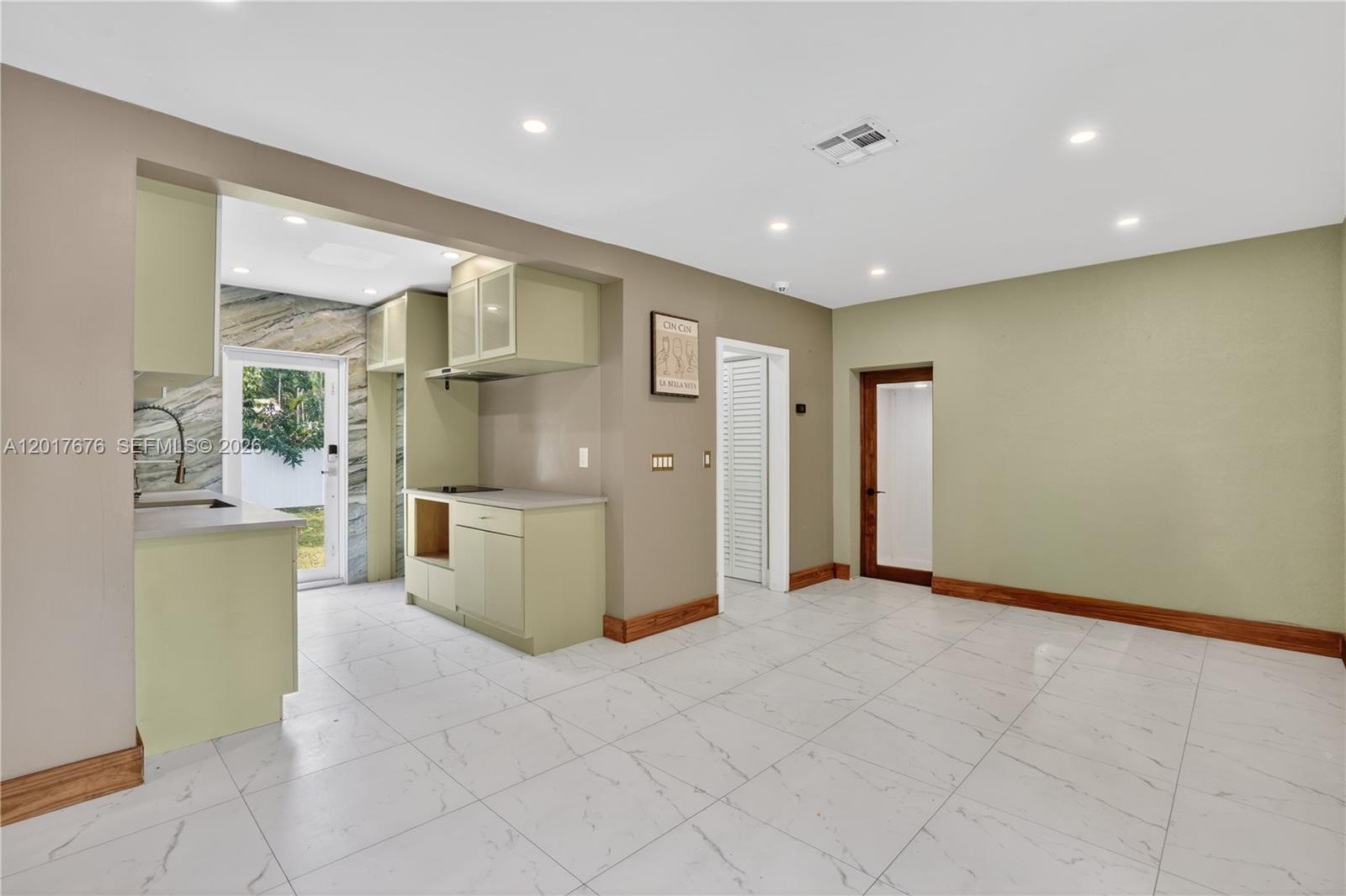 1130 3 / 2 1131 sq. ft. $ 2026-10-16 0 Photo