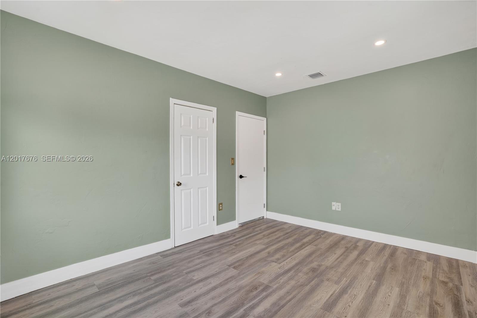 1130 3 / 2 1131 sq. ft. $ 2026-10-16 0 Photo