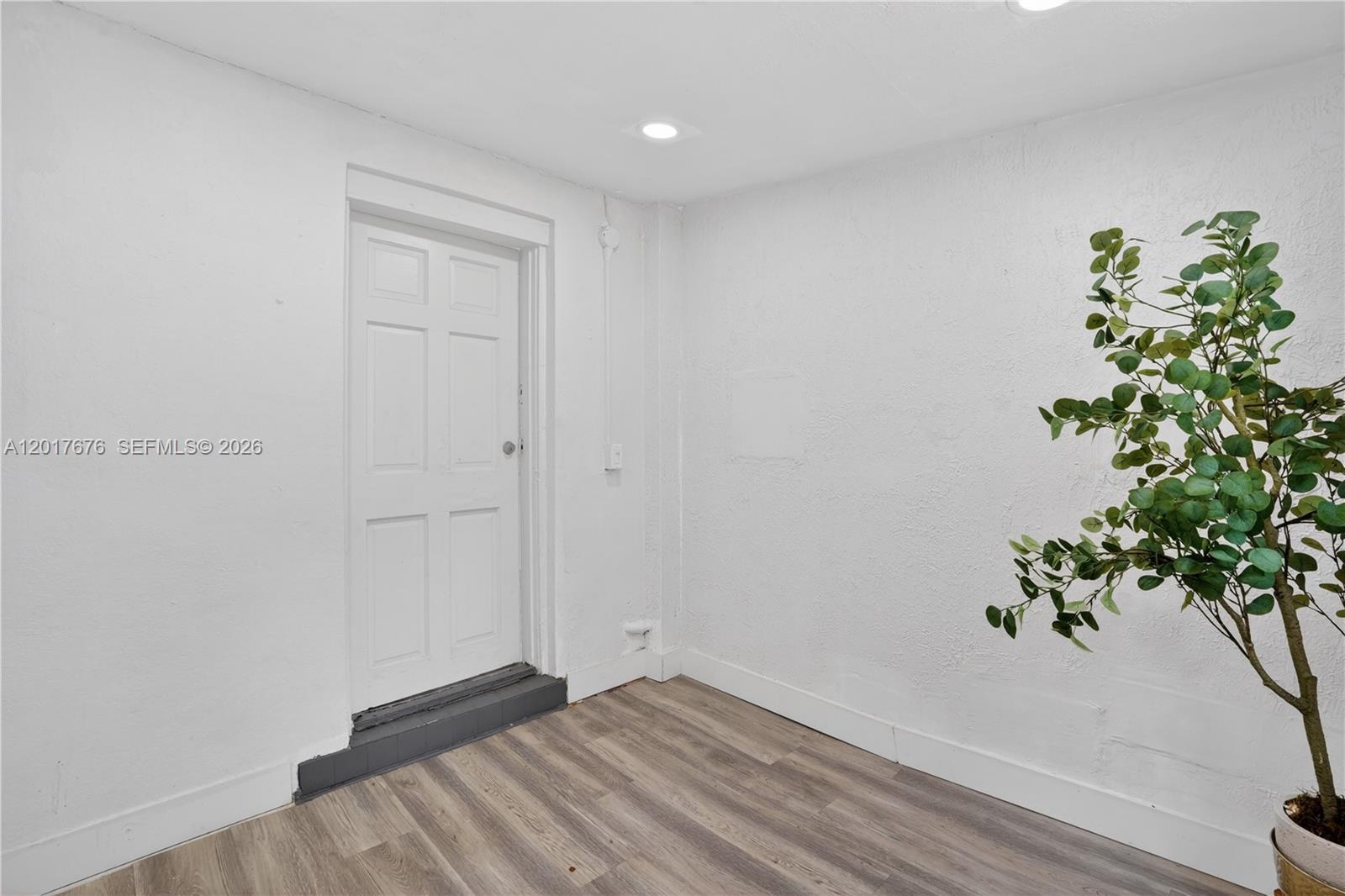 1130 3 / 2 1131 sq. ft. $ 2026-10-16 0 Photo
