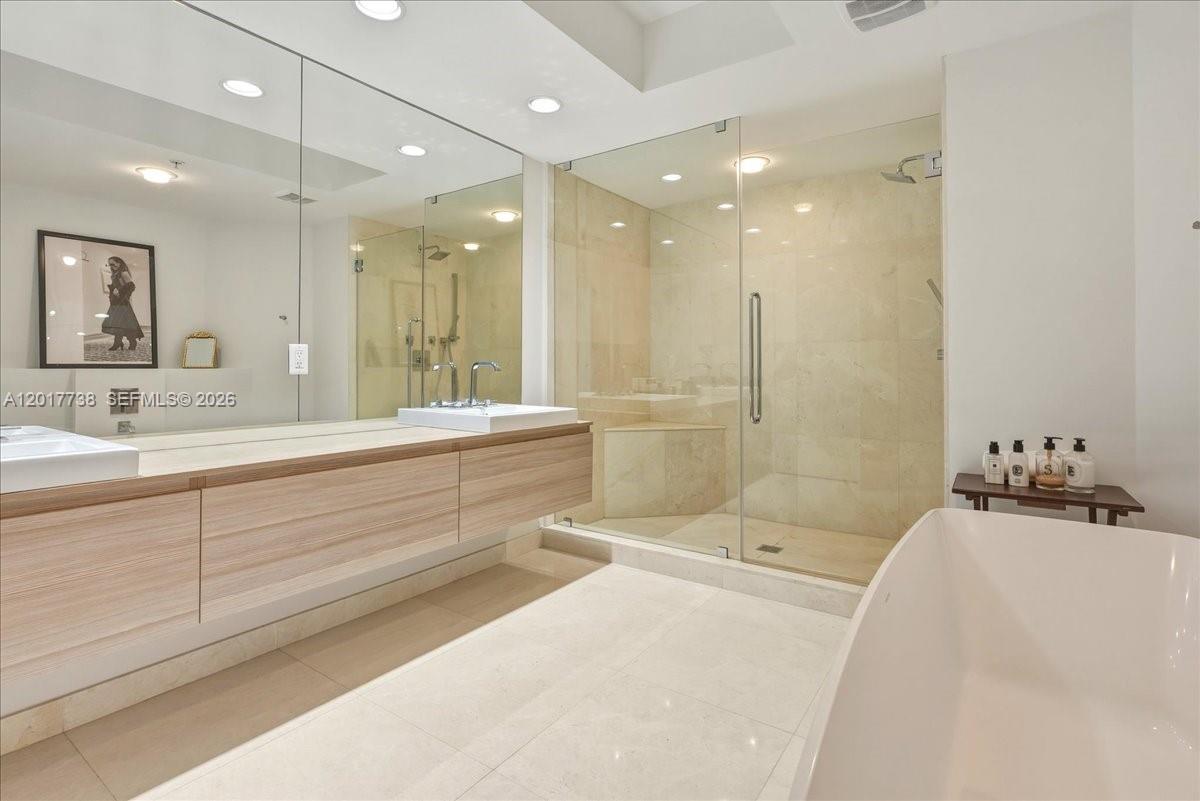 Photo of 17301 Biscayne Blvd #605, North Miami Beach, Florida, 33160 -