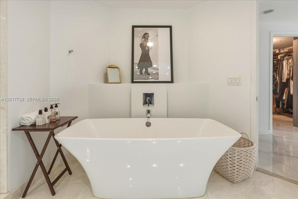 Photo of 17301 Biscayne Blvd #605, North Miami Beach, Florida, 33160 -