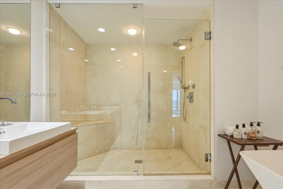 Photo of 17301 Biscayne Blvd #605, North Miami Beach, Florida, 33160 -