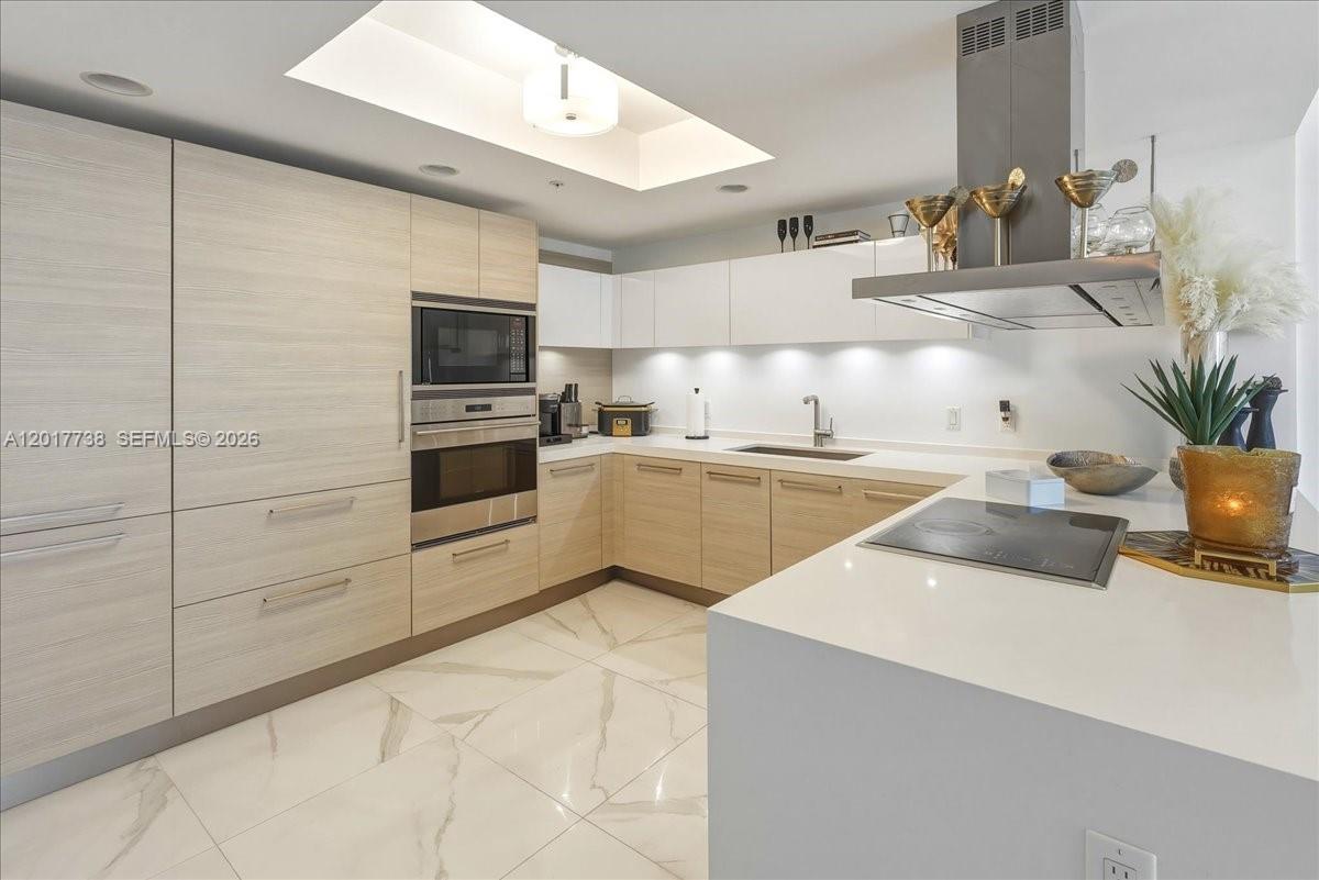 Photo of 17301 Biscayne Blvd #605, North Miami Beach, Florida, 33160 -