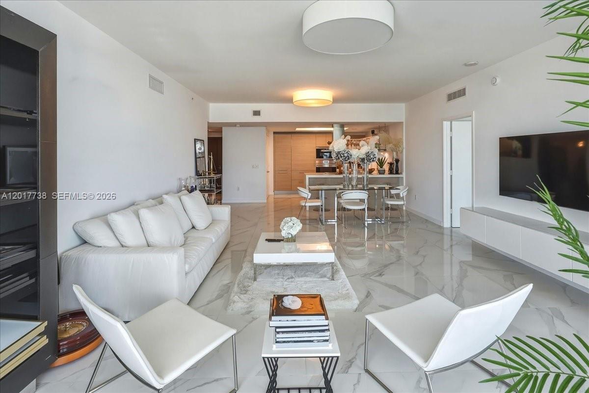 Photo of 17301 Biscayne Blvd #605, North Miami Beach, Florida, 33160 -